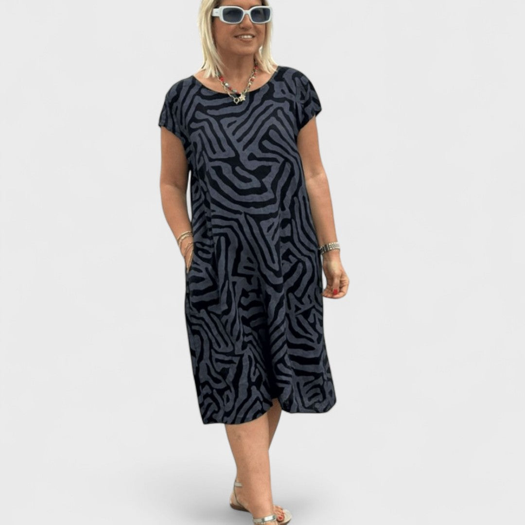 Nelia - Letnia sukienka z okrągłym dekoltem i pięknym wzorem